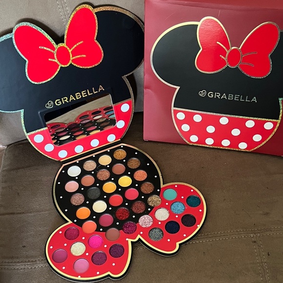 Grabella Minnie Mouse Eyeshadow Palette – 48 Color Set - Picture 1 of 1